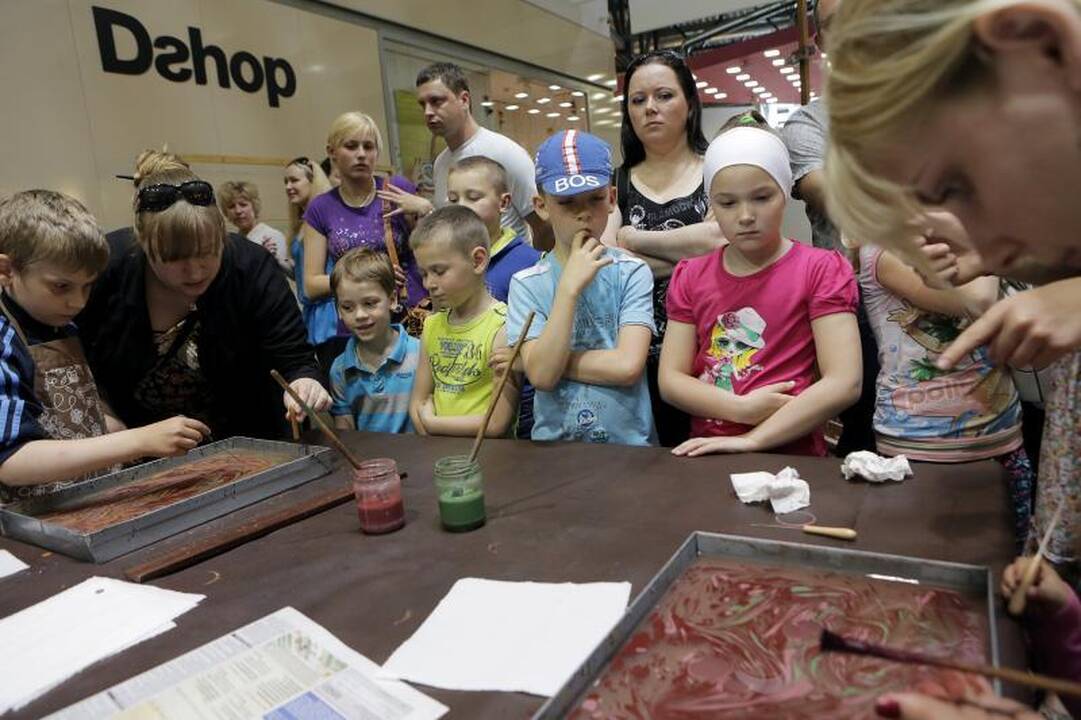 Klaipėdiečiai rekordo siekė tapydami ant vandens