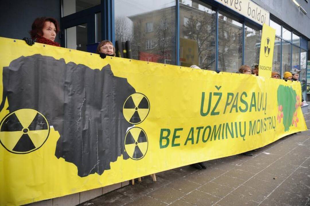 Prie ambasadų – protestai prieš atomines elektrines