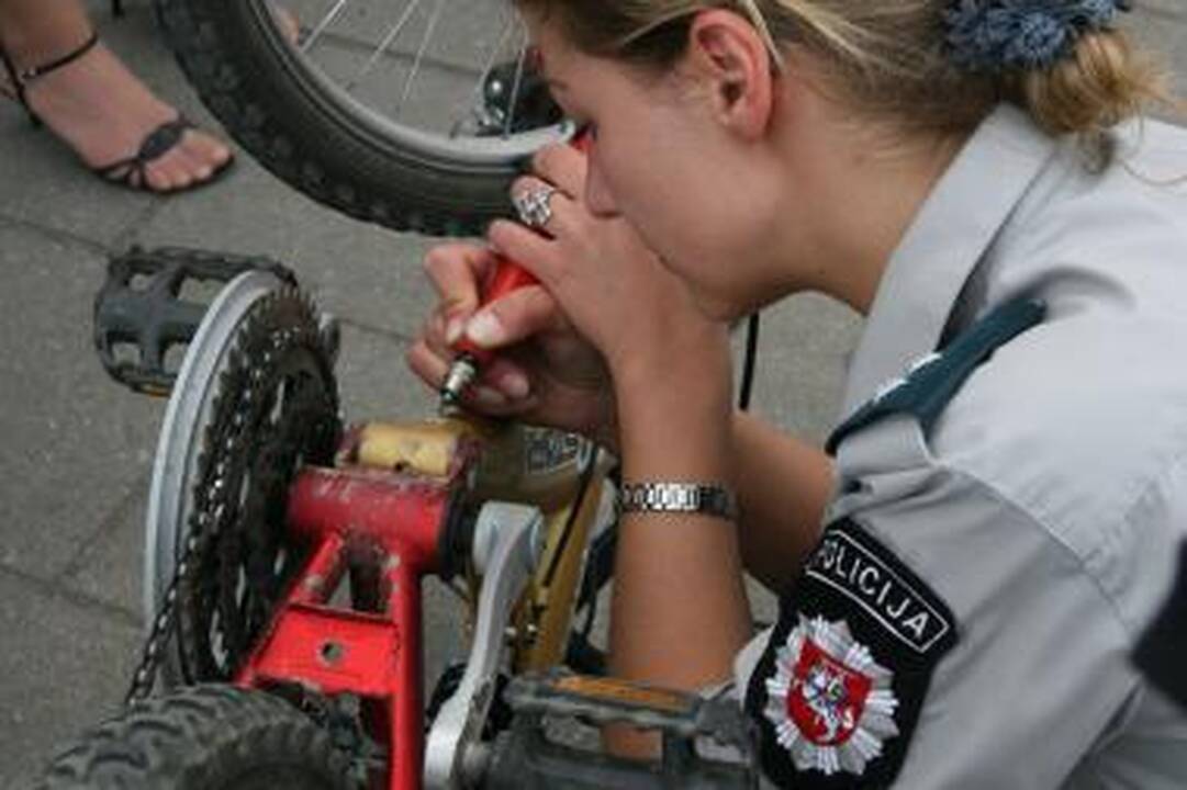 Policininkai žymės klaipėdiečių dviračius