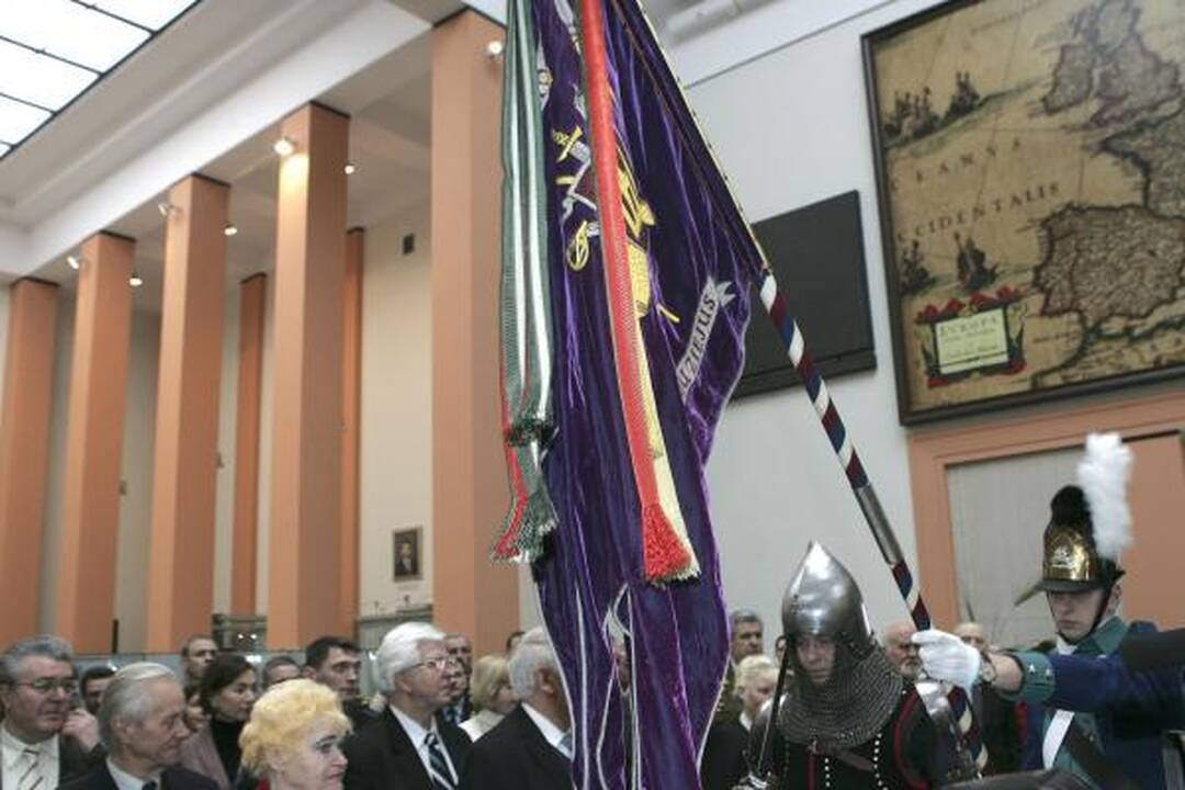 Karo muziejus D.Grybauskaitei – patriotizmo užtaisas