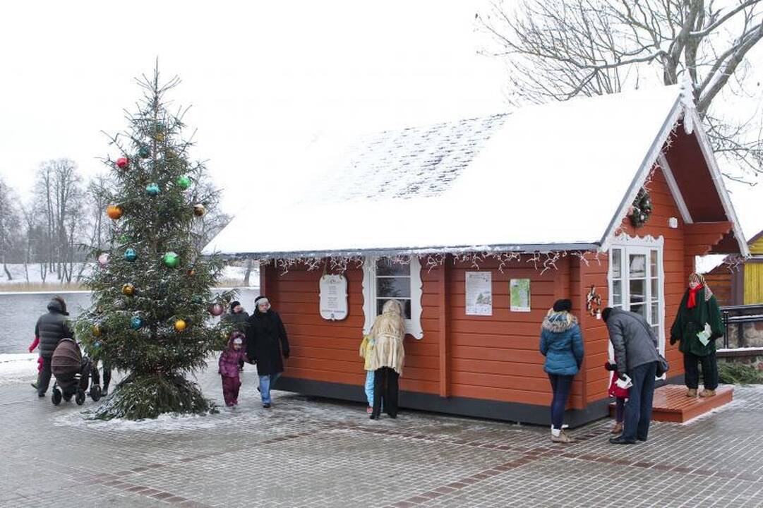 Kalėdų Senelių miestelis Trakuose sekmadienį buvo apytuštis