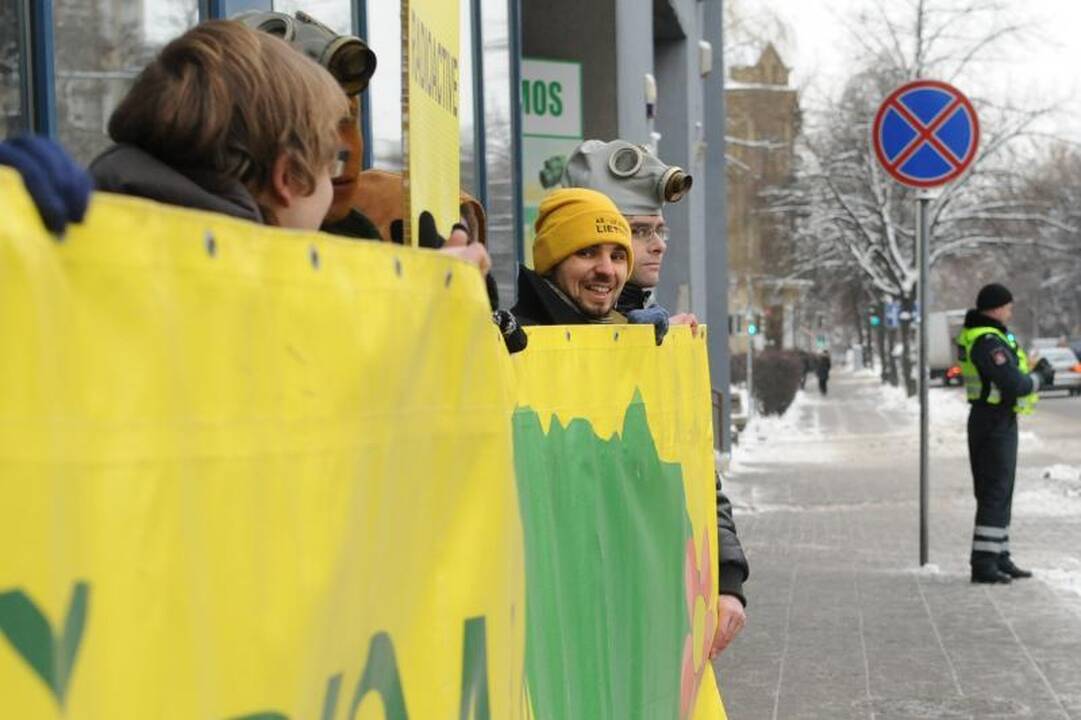 Prie ambasadų – protestai prieš atomines elektrines