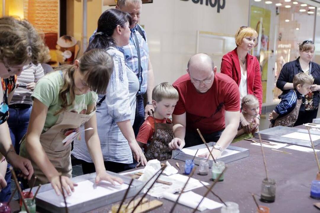 Klaipėdiečiai rekordo siekė tapydami ant vandens