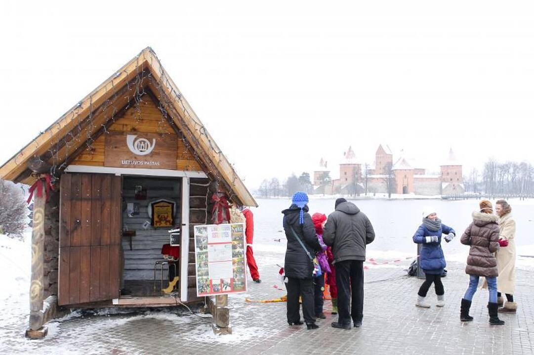 Kalėdų Senelių miestelis Trakuose sekmadienį buvo apytuštis