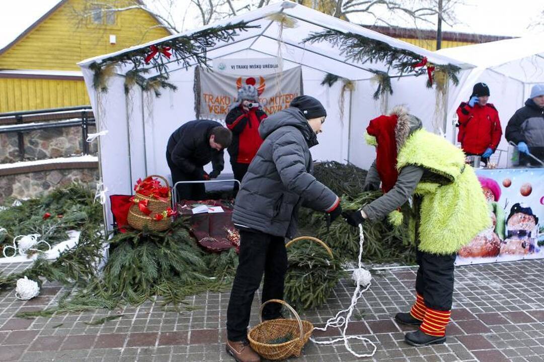 Kalėdų Senelių miestelis Trakuose sekmadienį buvo apytuštis
