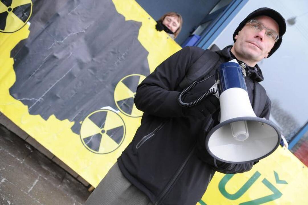 Prie ambasadų – protestai prieš atomines elektrines
