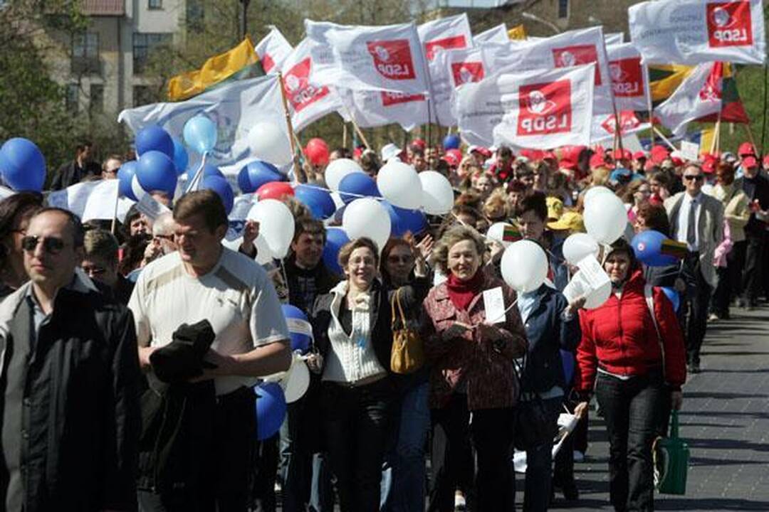 Profsąjungų eitynėse – politikų kalbos, sveikinimai ir skundai (papildyta) 