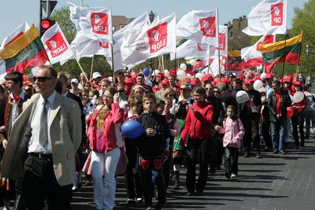 Profsąjungų eitynėse – politikų kalbos, sveikinimai ir skundai (papildyta) 