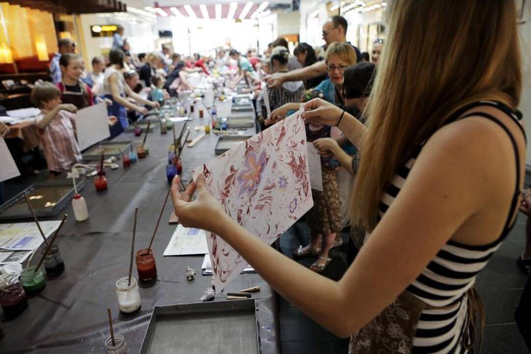 Klaipėdiečiai rekordo siekė tapydami ant vandens