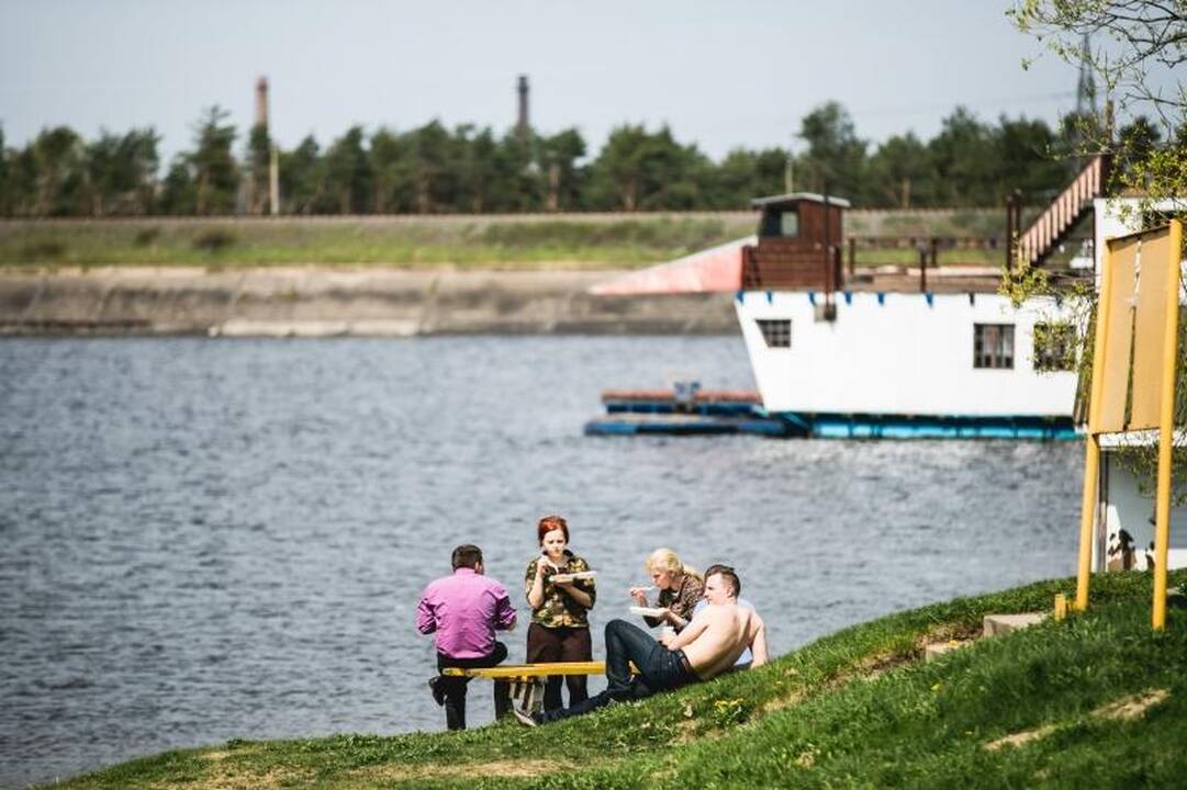 Kauno paplūdimiuose darbo dieną karaliauja pensininkai