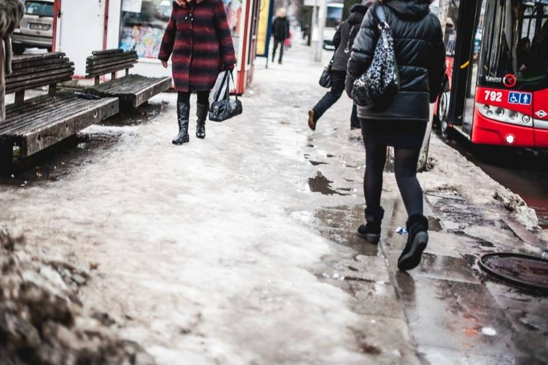 Per šventes ligonines užplūdo slidžių šaligatvių aukos