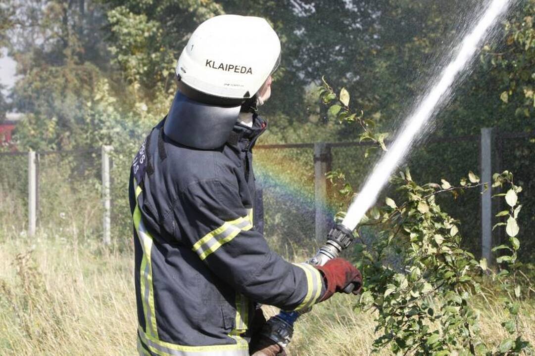 Klaipėdoje netoli uosto degė negyvenamas namas