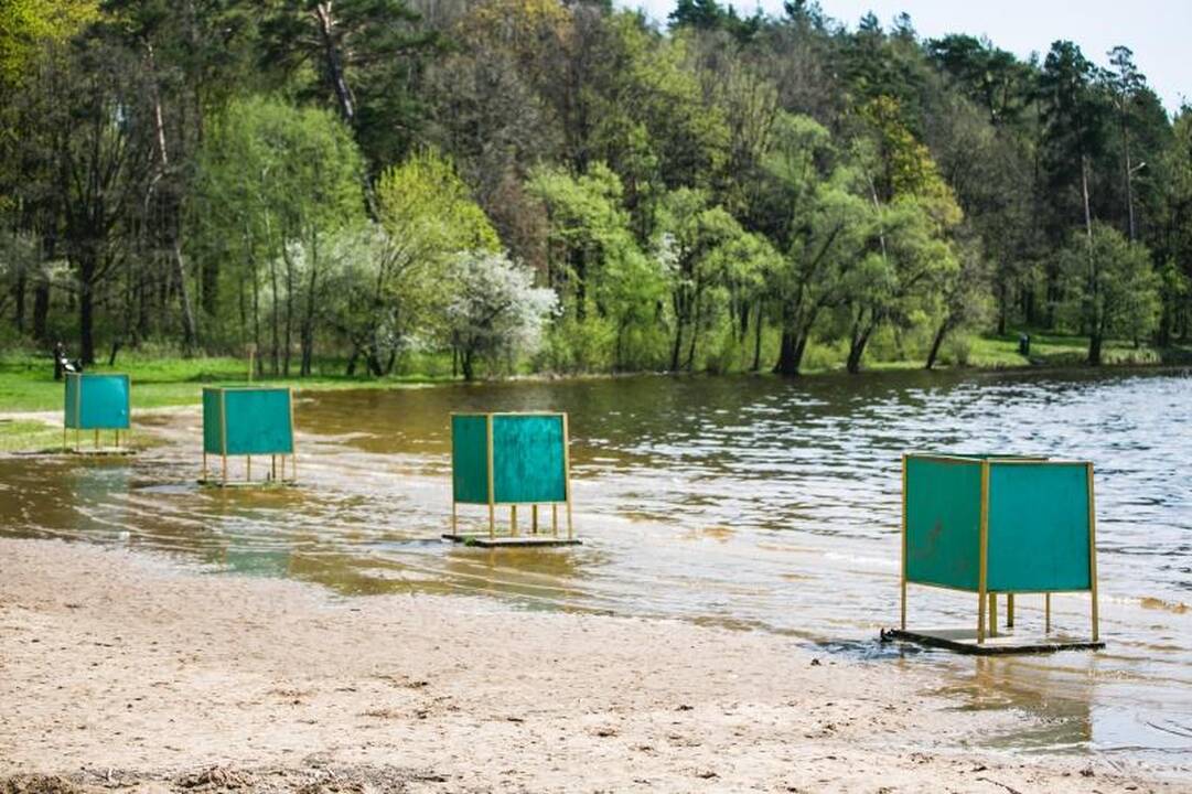 Kauno paplūdimiuose darbo dieną karaliauja pensininkai