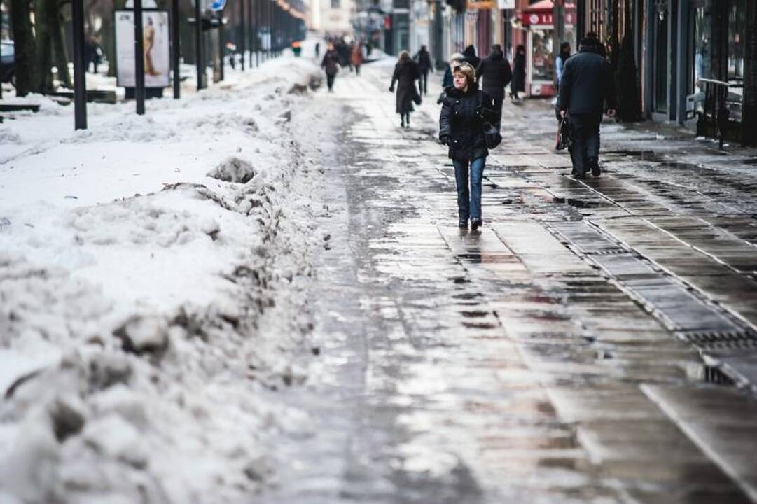 Per šventes ligonines užplūdo slidžių šaligatvių aukos