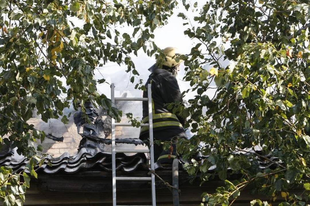 Klaipėdoje netoli uosto degė negyvenamas namas