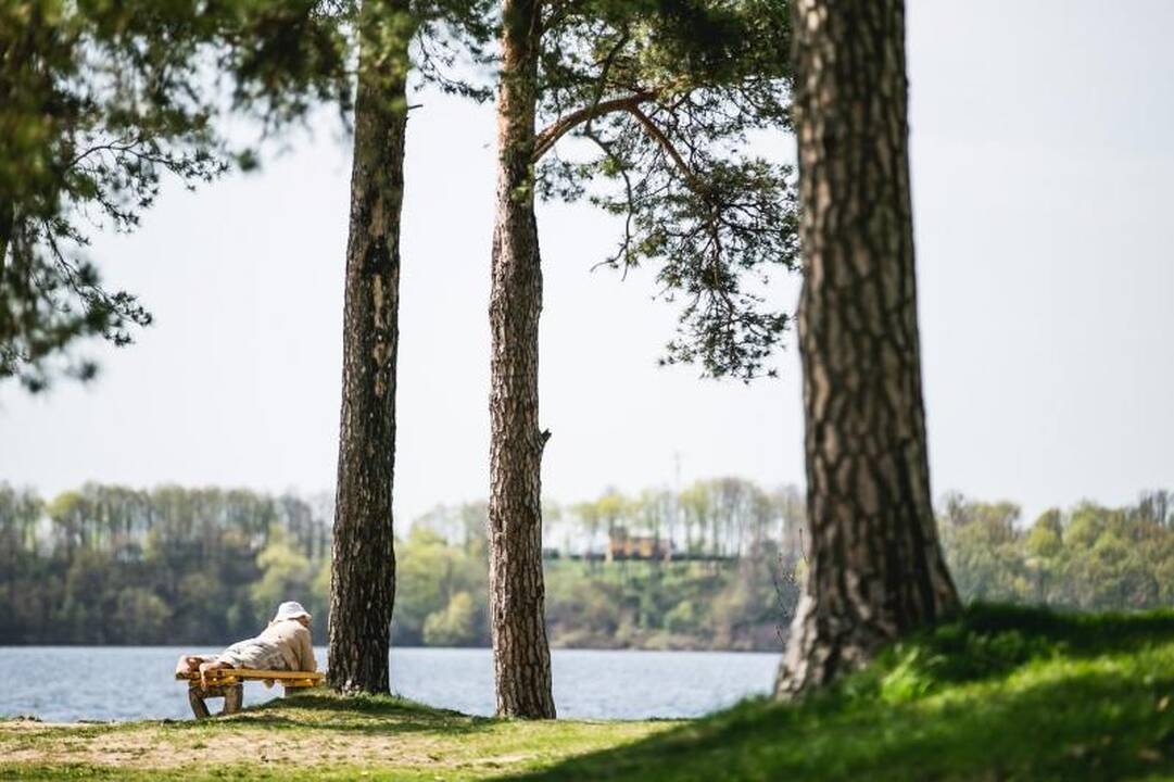 Kauno paplūdimiuose darbo dieną karaliauja pensininkai