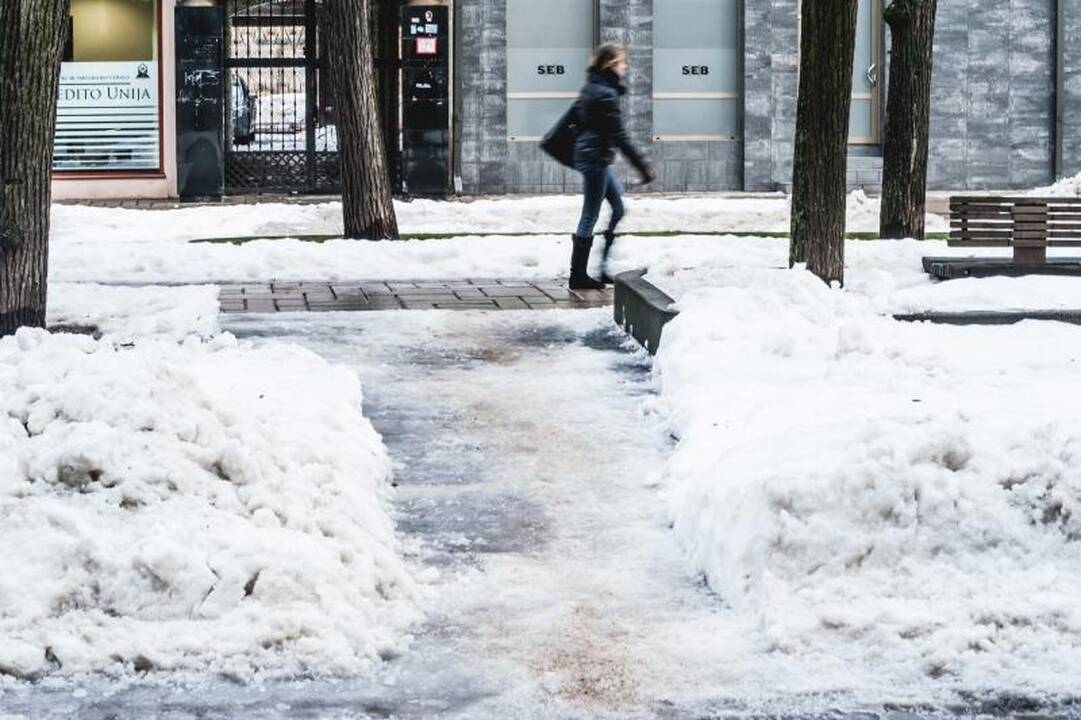 Per šventes ligonines užplūdo slidžių šaligatvių aukos