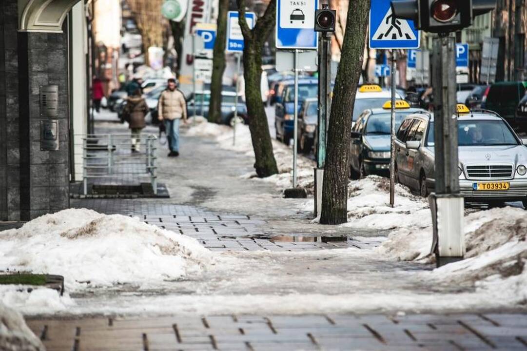 Per šventes ligonines užplūdo slidžių šaligatvių aukos