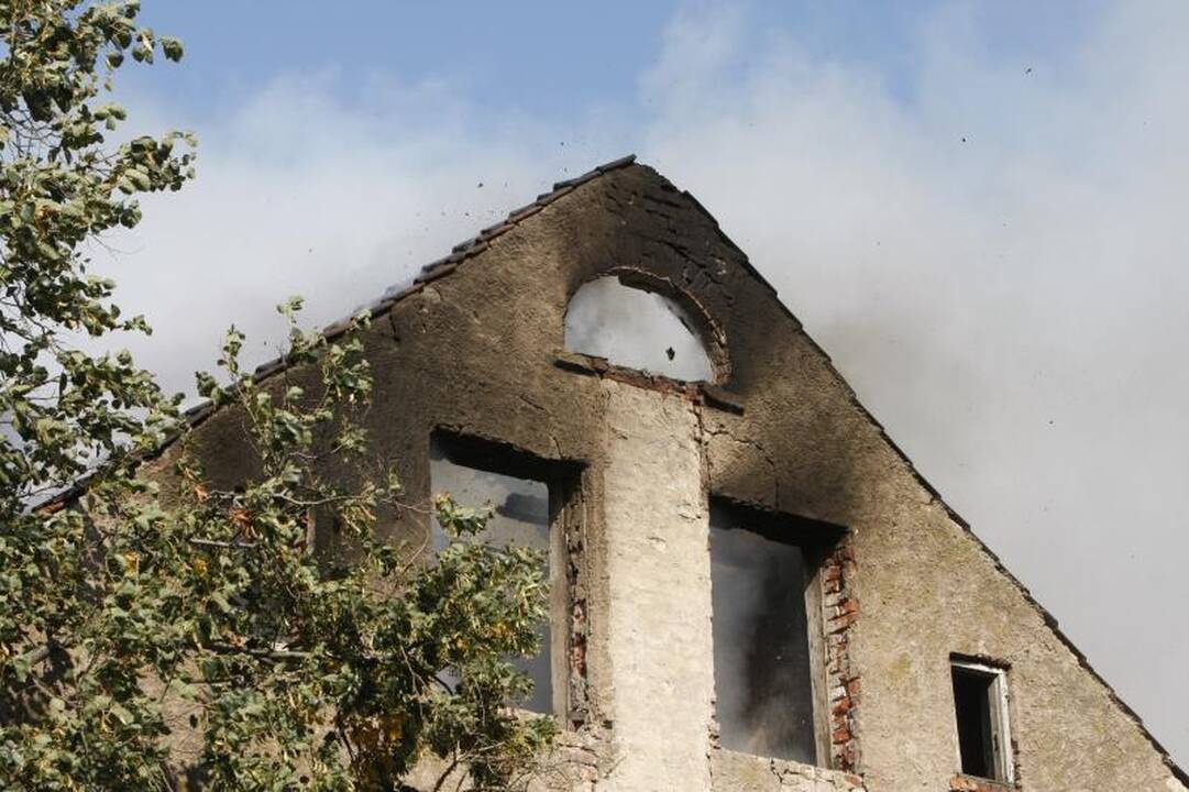 Klaipėdoje netoli uosto degė negyvenamas namas