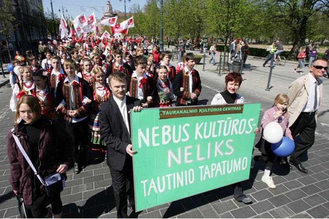 Profsąjungų eitynėse – politikų kalbos, sveikinimai ir skundai (papildyta) 