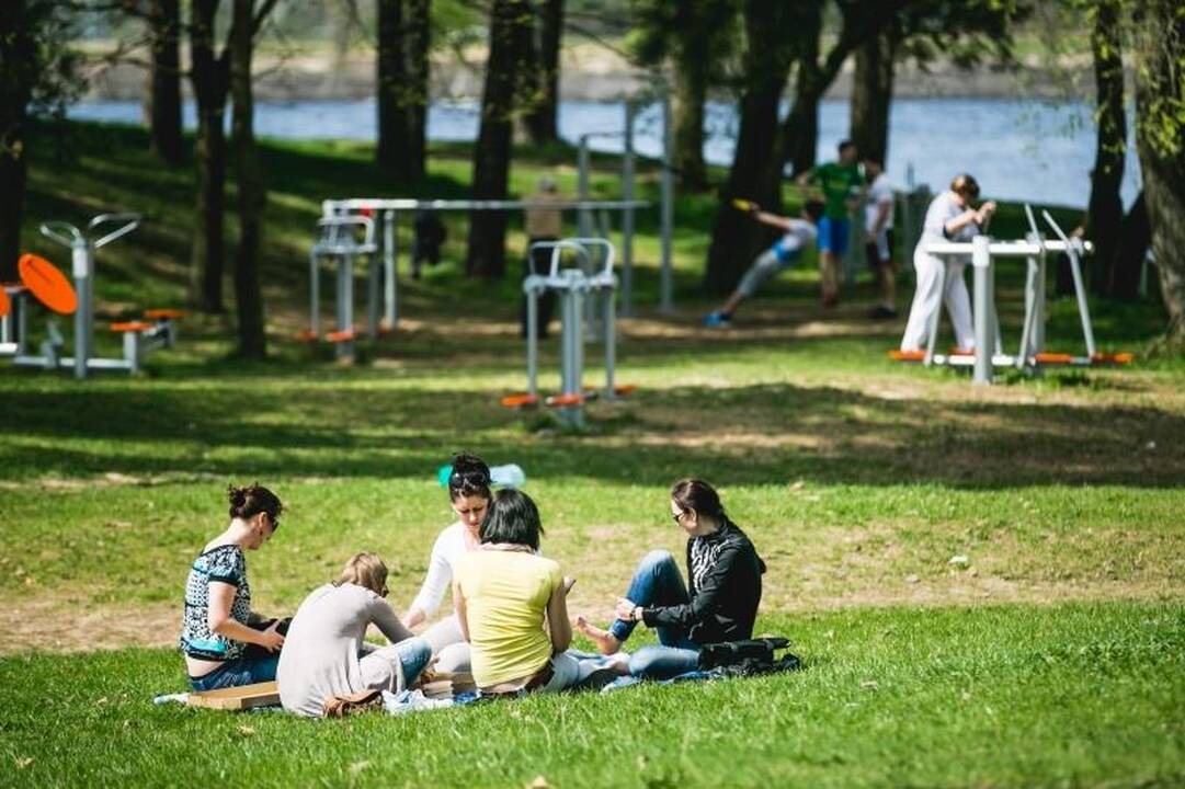 Kauno paplūdimiuose darbo dieną karaliauja pensininkai