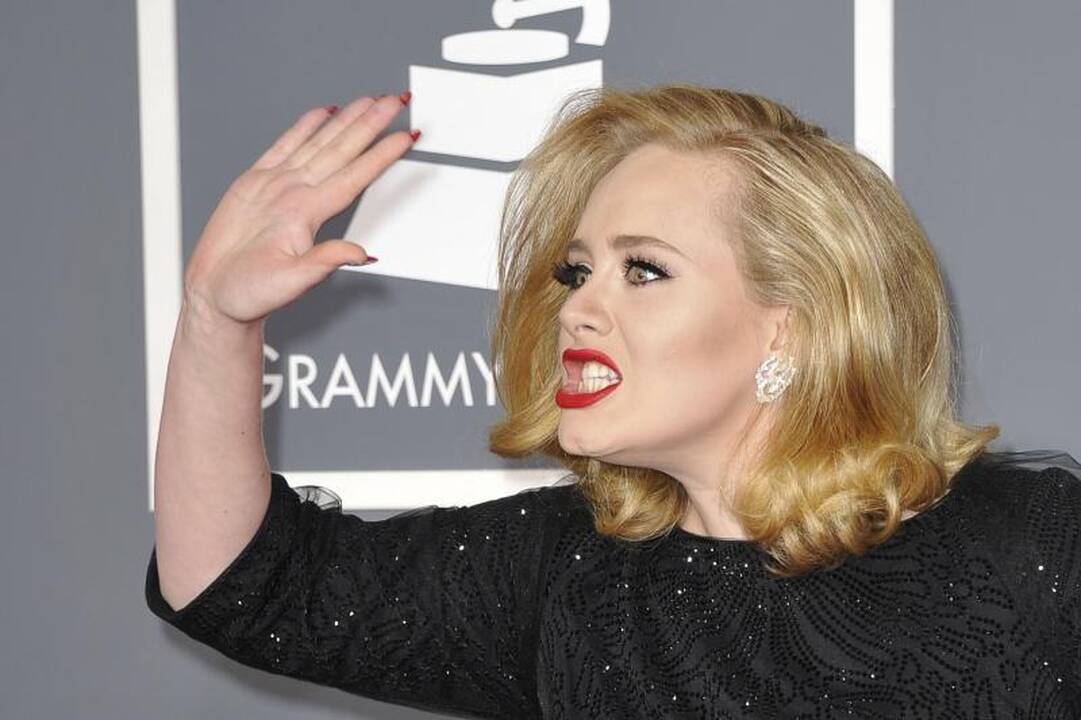 „Grammy“ apdovanojimų ceremonijoje triumfavo Adele 