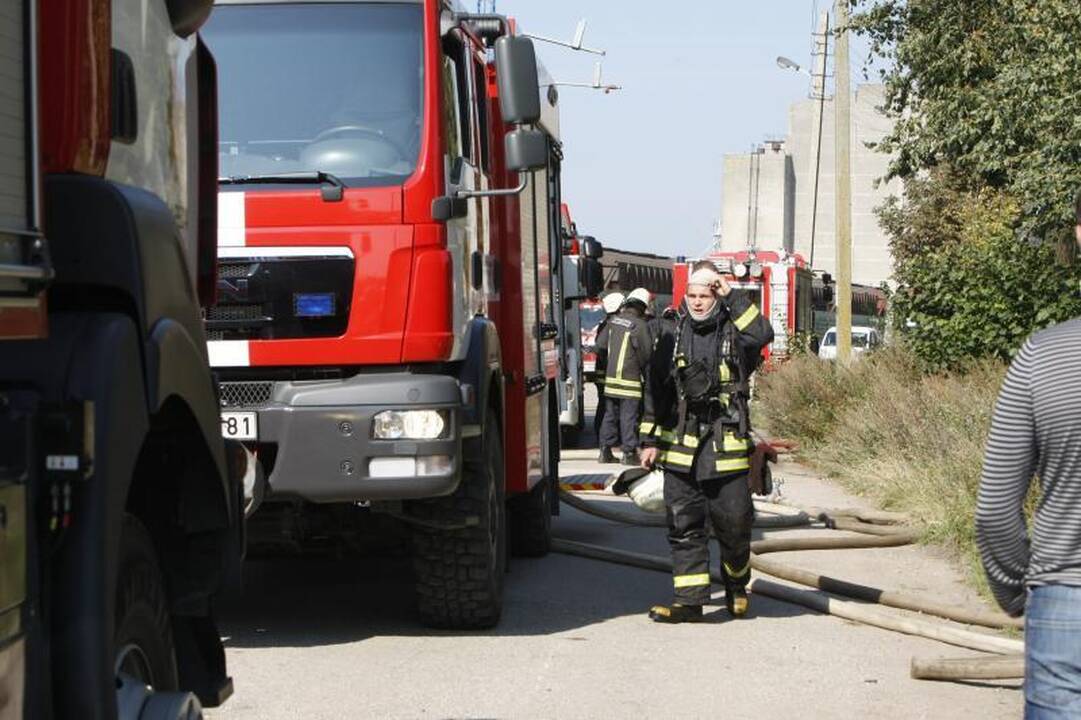Klaipėdoje netoli uosto degė negyvenamas namas