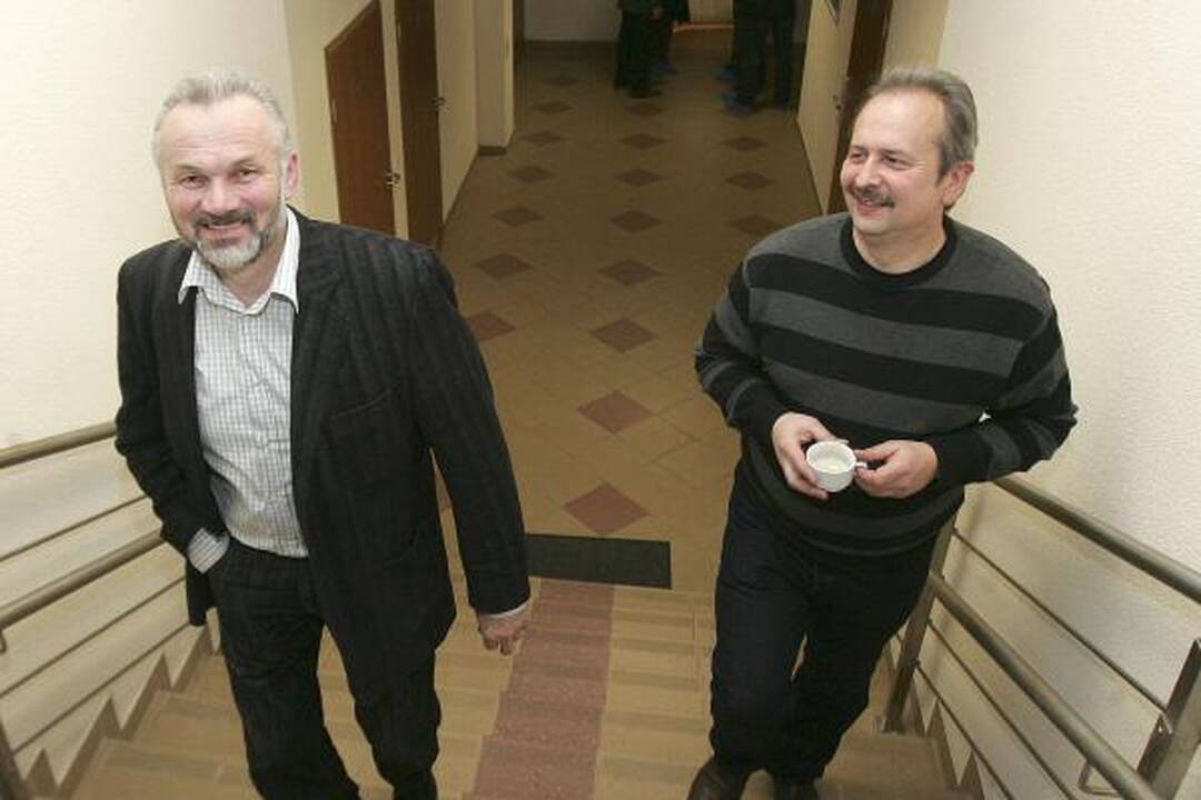 Kauno politikai savo sukaktį minėjo purvo voniose