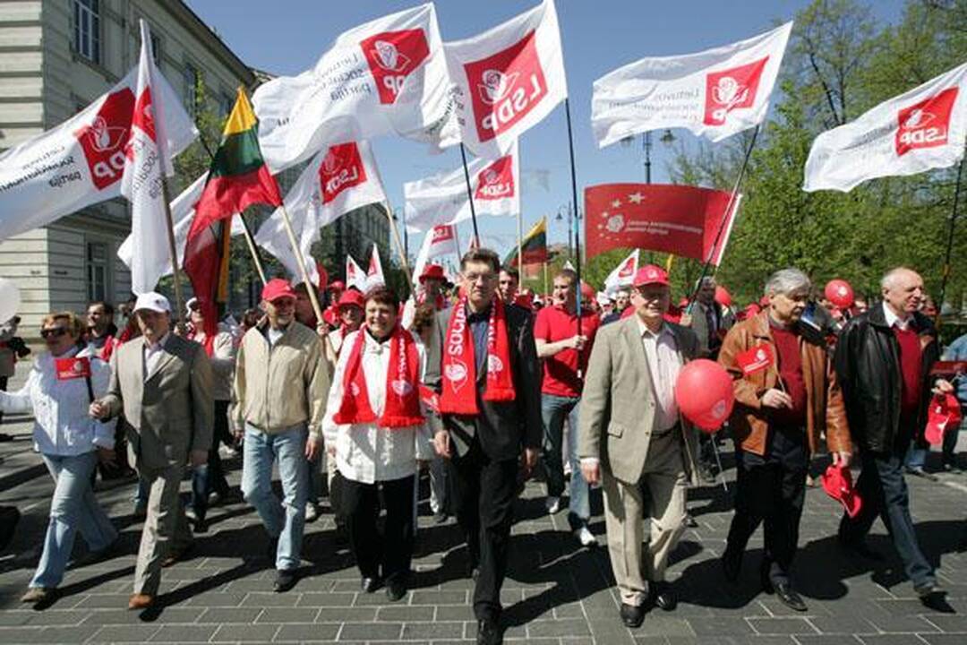 Profsąjungų eitynėse – politikų kalbos, sveikinimai ir skundai (papildyta) 