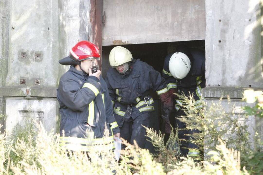 Klaipėdoje netoli uosto degė negyvenamas namas