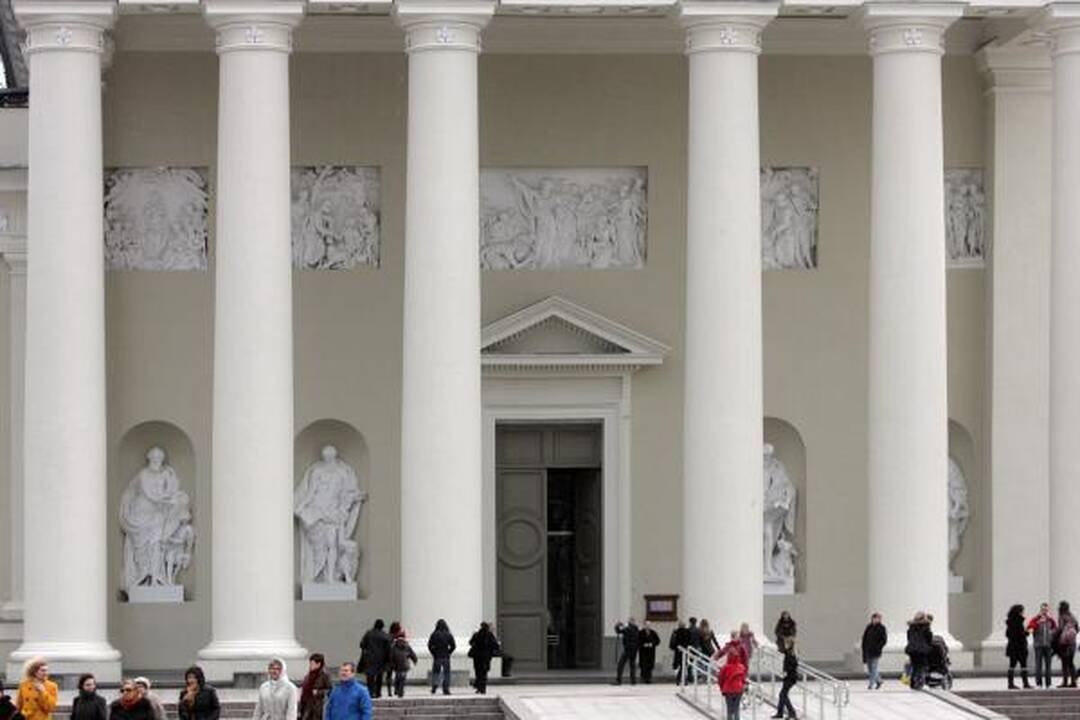 Katalikai, laukdami Velykų, pradėjo Didįjį tridienį (pamaldų laikas Vilniaus bažnyčiose)