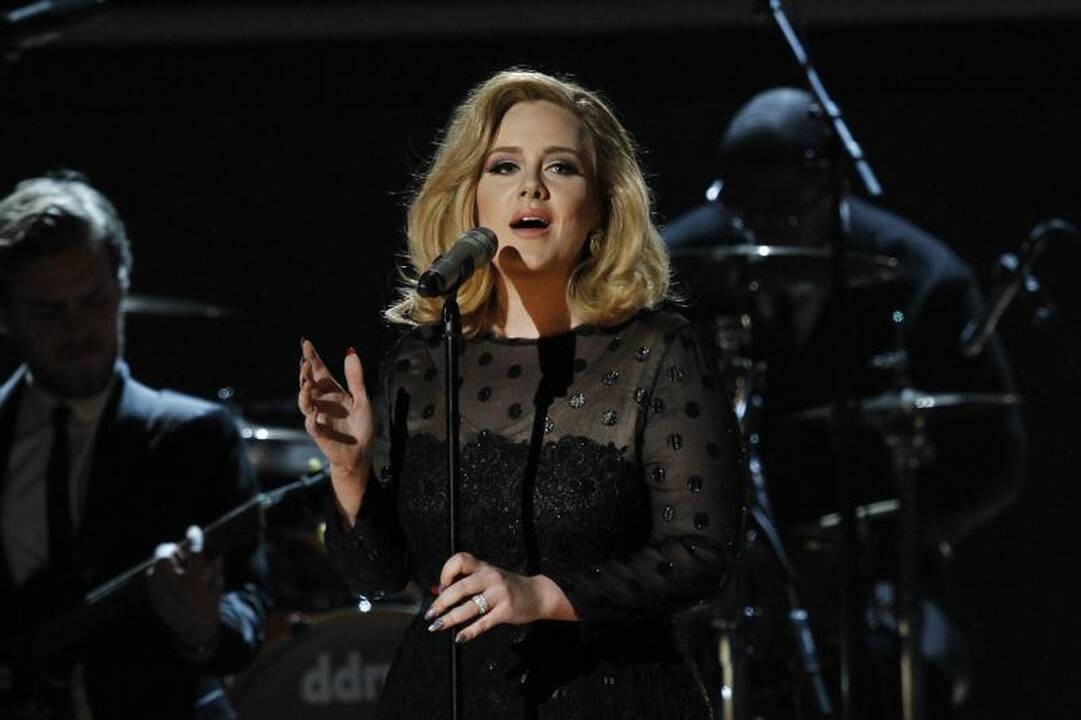 „Grammy“ apdovanojimų ceremonijoje triumfavo Adele 