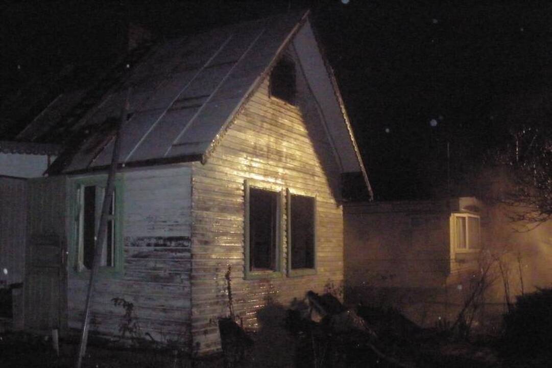 Naujųjų metų švente sodo namelyje pasidžiaugti nespėjo (atnaujinta)