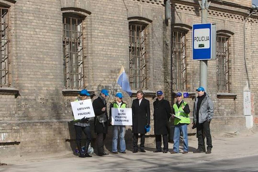 Prie policijos komisariatų - parama pareigūnams