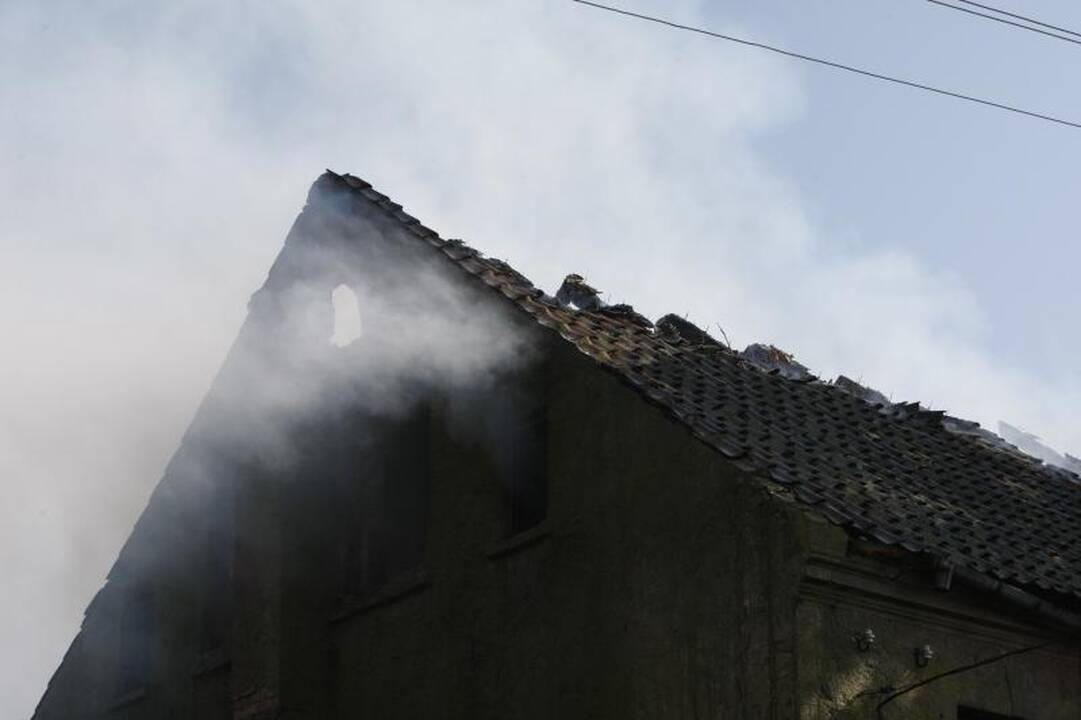 Klaipėdoje netoli uosto degė negyvenamas namas