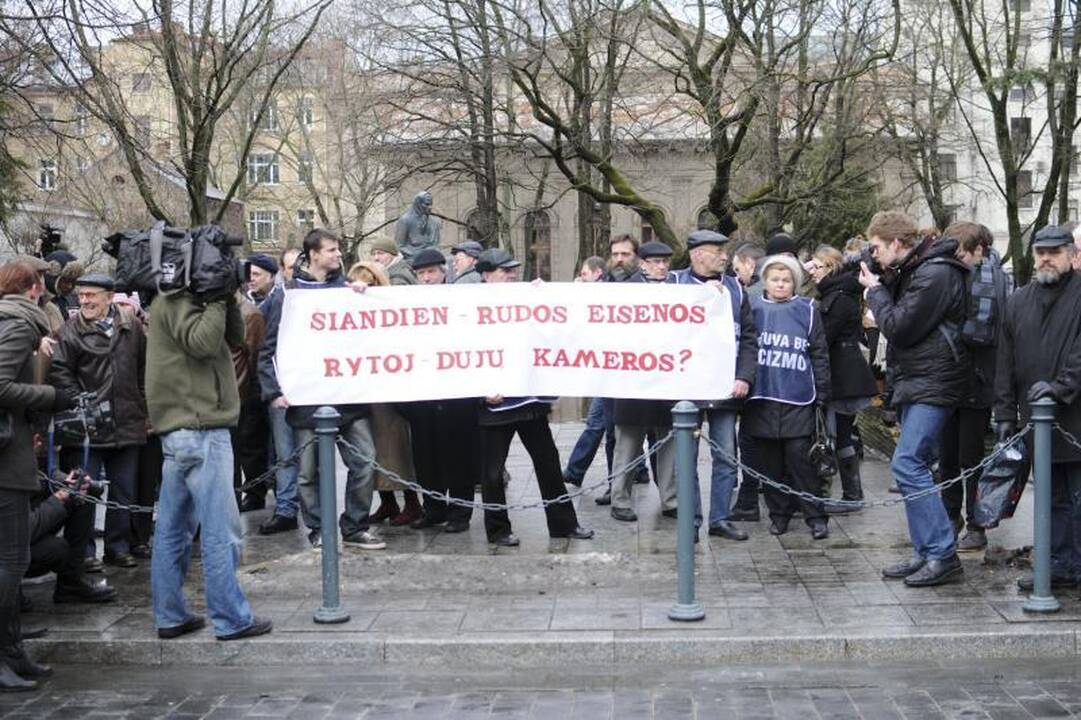 Kovo 11-osios eitynėse - ir kaukolės, ir provokacijos