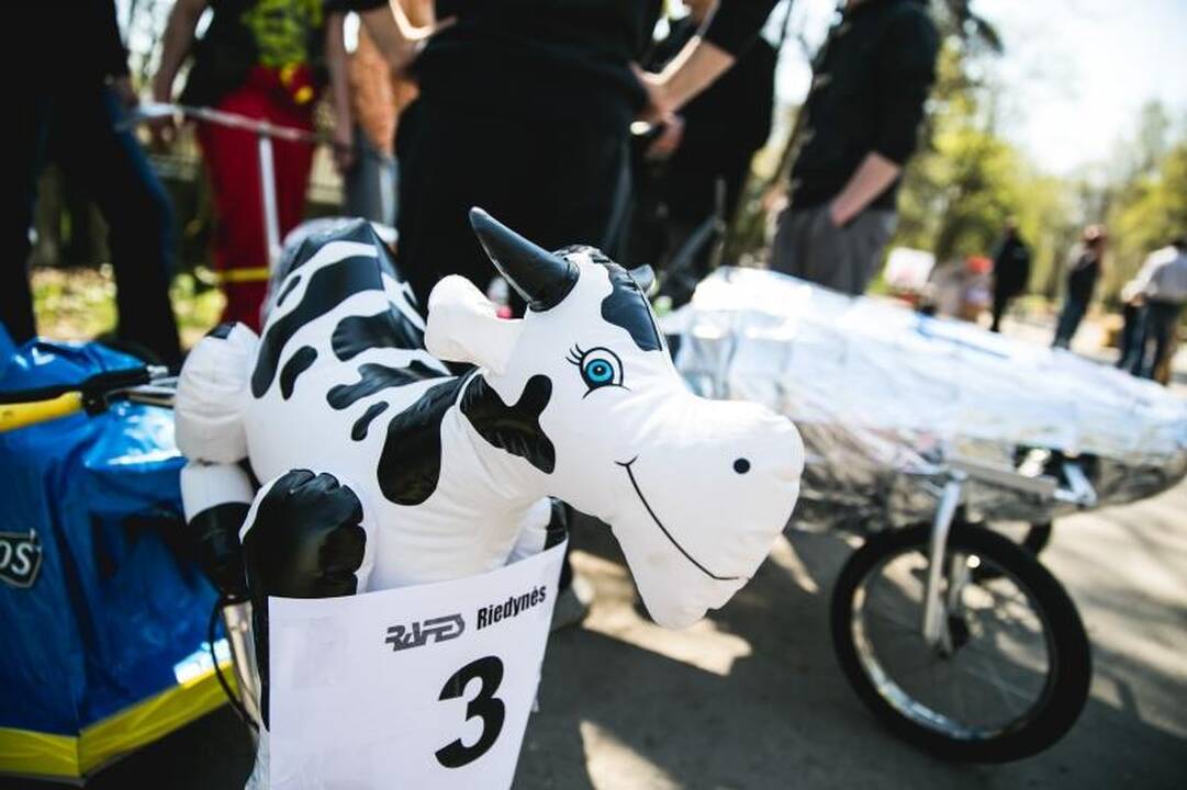 Studentų festivalis startavo riedžių lenktynėmis