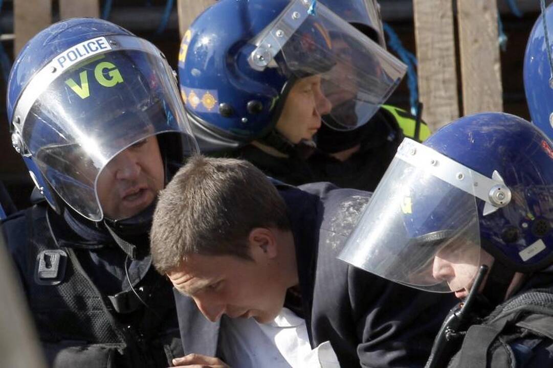 Britai iš šalies veja „savo čigonus“ airius