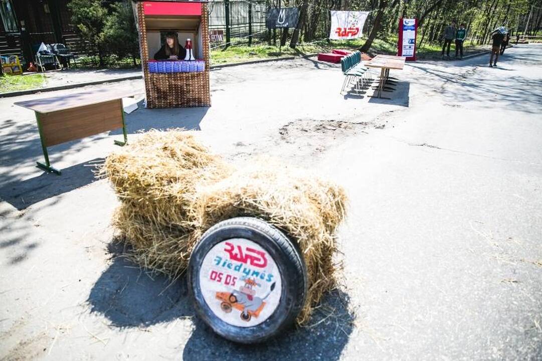 Studentų festivalis startavo riedžių lenktynėmis