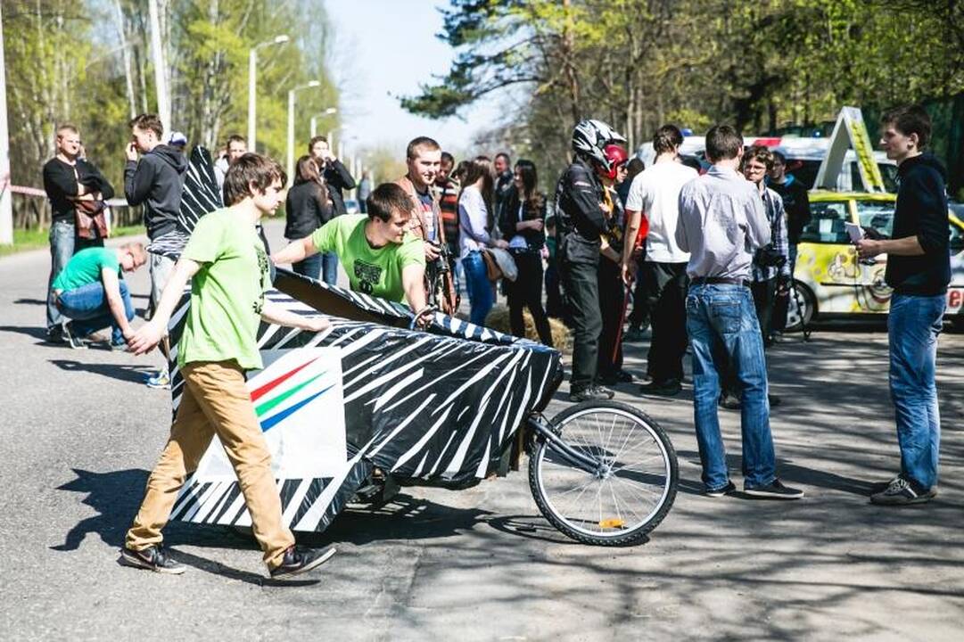 Studentų festivalis startavo riedžių lenktynėmis