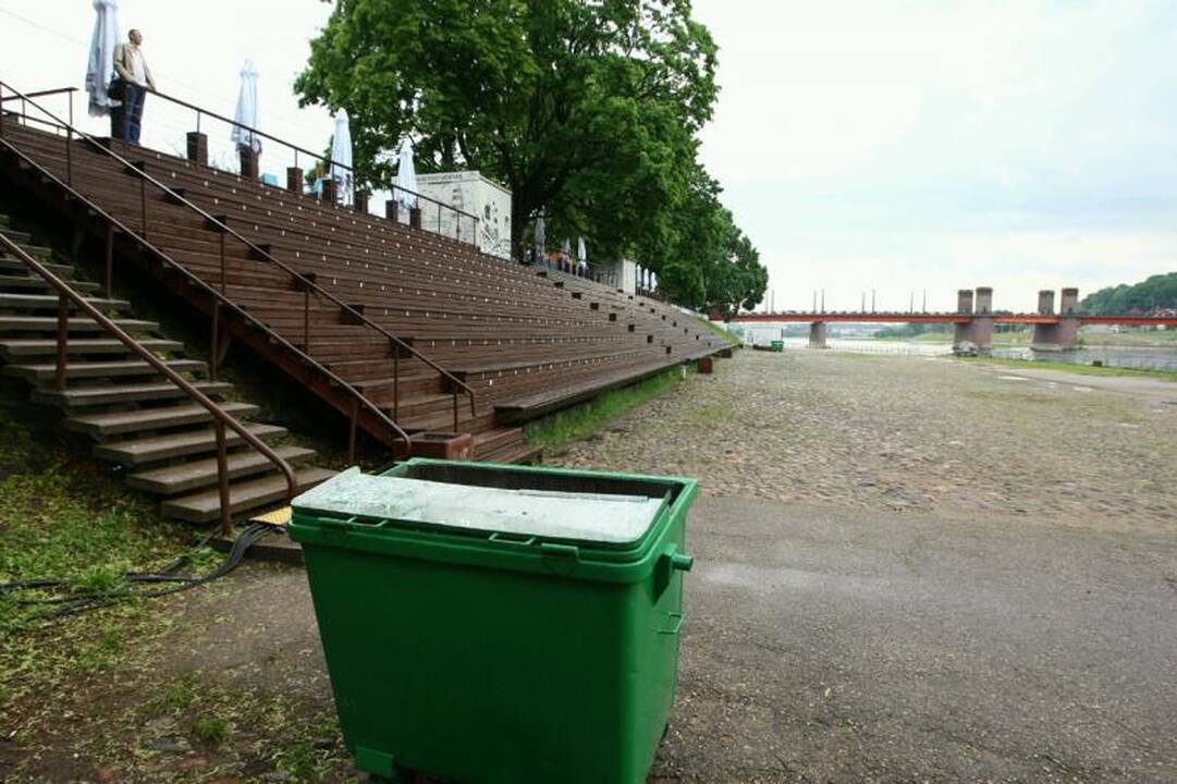 Per šventinį koncertą – tuštintis į krūmus