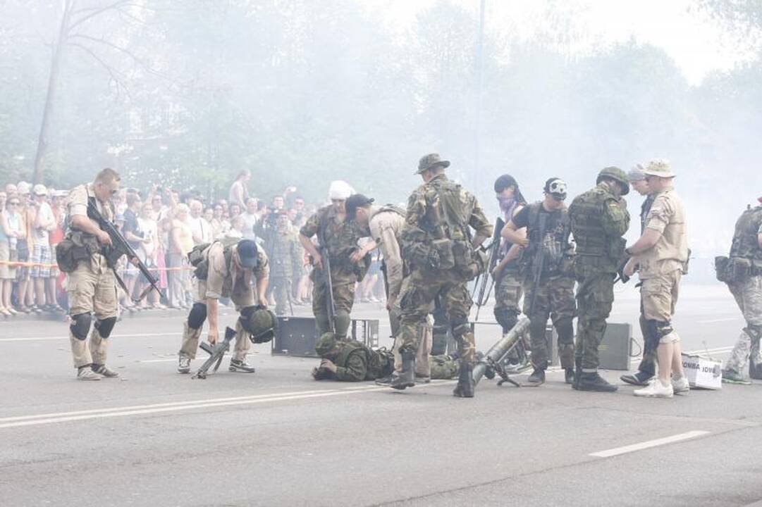 Karinės technikos gaudesys įvarė baimės klaipėdiečiams