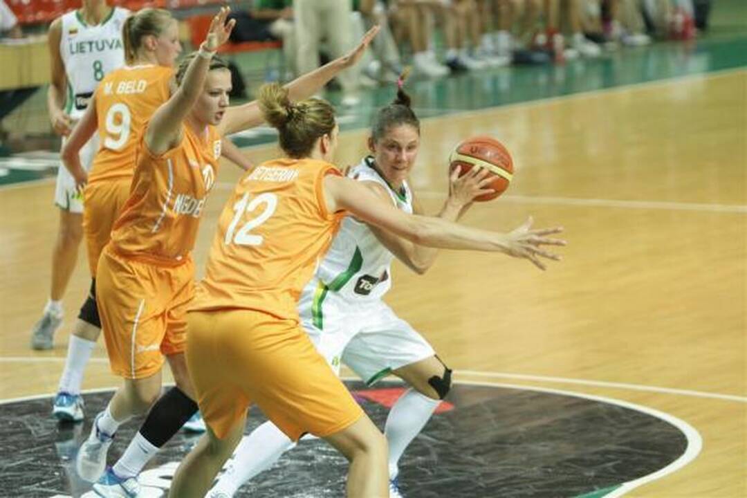 Krepšininkės Europos čempionato atranką pradėjo lengva pergale