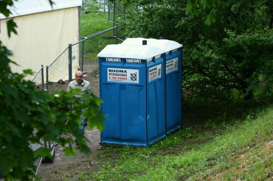 Per šventinį koncertą – tuštintis į krūmus