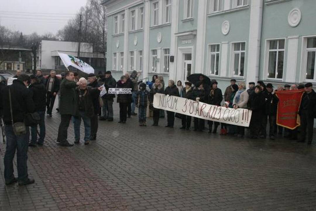 Mitinguotojų triumfas: šiukšlių deginimo gamyklos Dumpiuose nebus