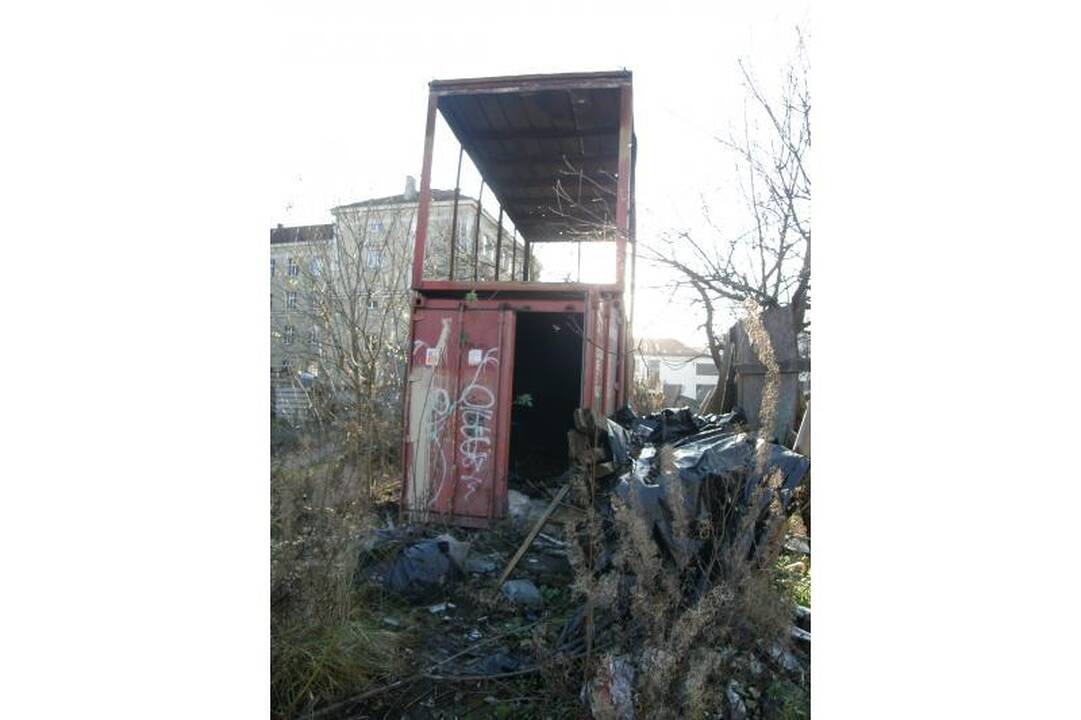 Bjauri dykynė Vilniaus senamiestyje - galvos skausmas gimnazijai
