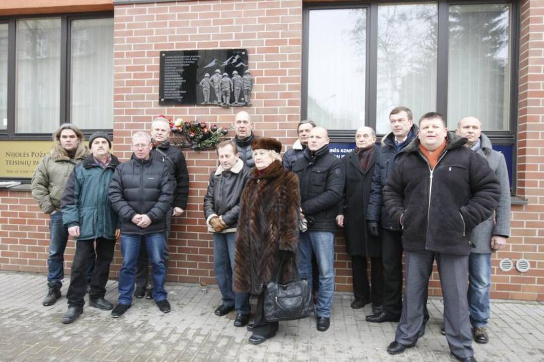 Afganistano karo aukoms - meno kūrinys „Juodoji tulpė“