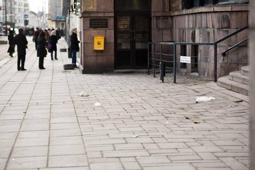 Švenčių išvakarėse purviną Laisvės alėją žada iškuopti 