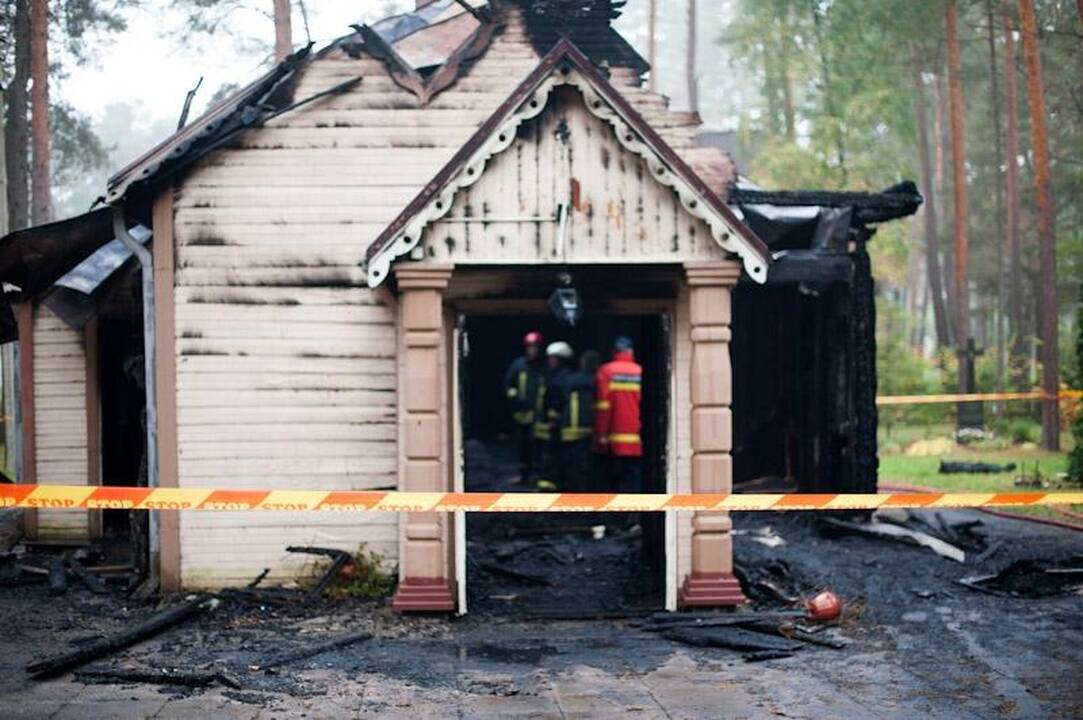 Kulautuvos bažnyčią suniokojo ugnis, įtariamas padegimas