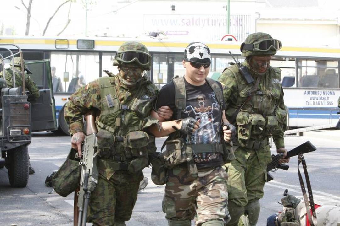 Karinės technikos gaudesys įvarė baimės klaipėdiečiams